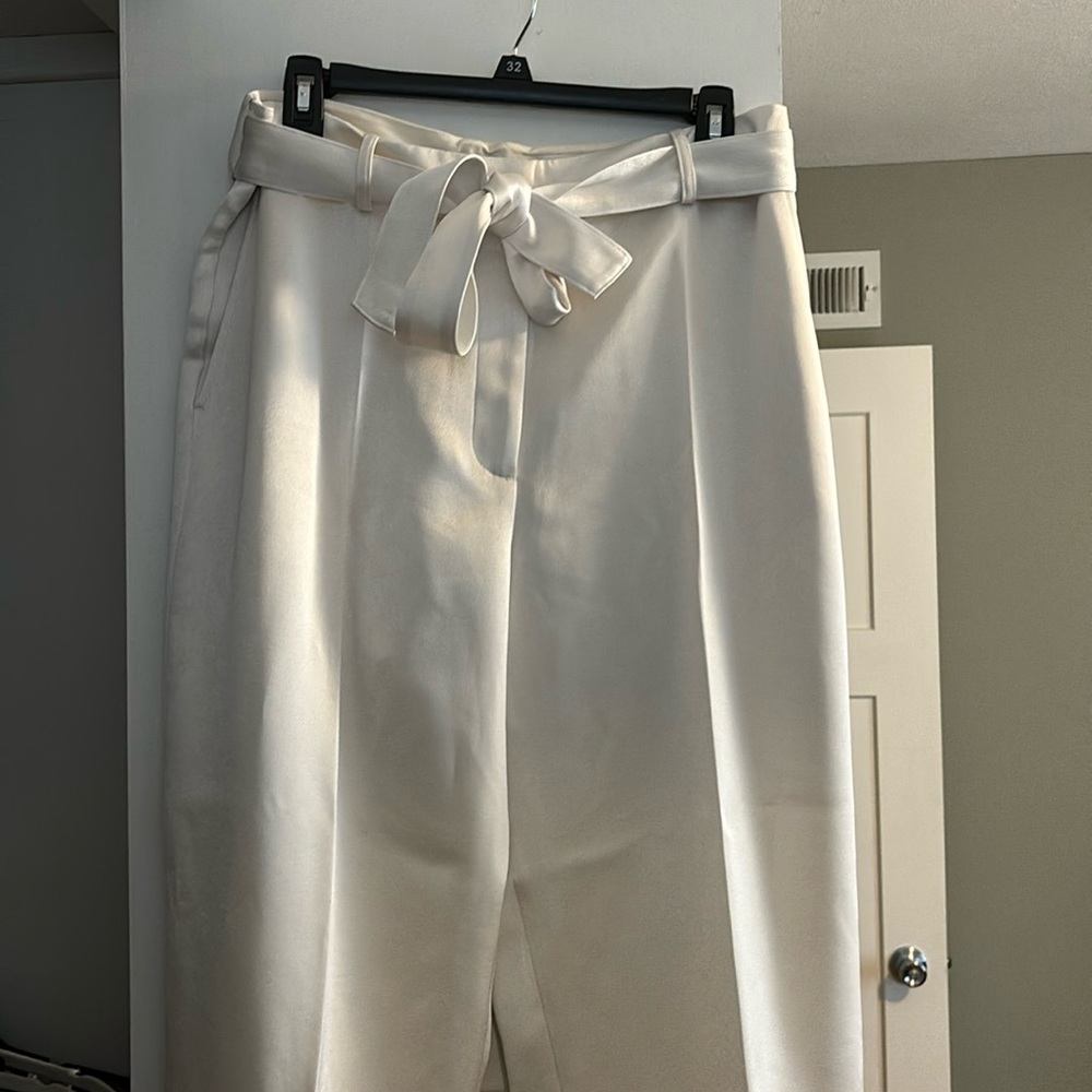 Club Monaco Satin Cropped Trouser, off white, size 10, new with tags, never worn